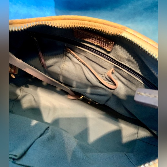 Dooney & Bourke Cream & Lilac Bucket Bag - Picture 5 of 16